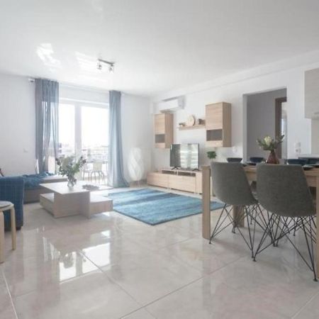 New Spacious Apartment Located In Piraeus Luaran gambar