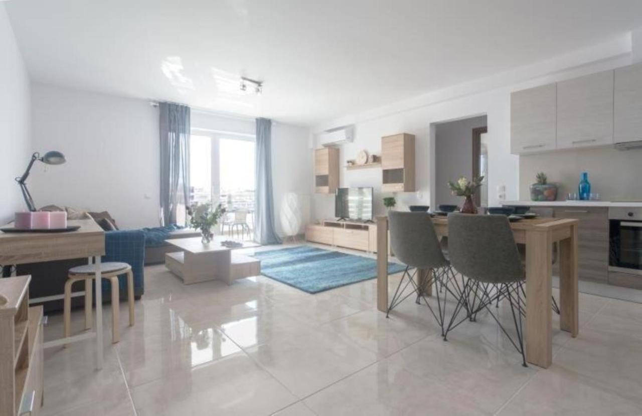 New Spacious Apartment Located In Piraeus Luaran gambar