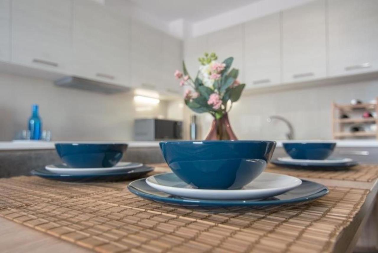 New Spacious Apartment Located In Piraeus Luaran gambar