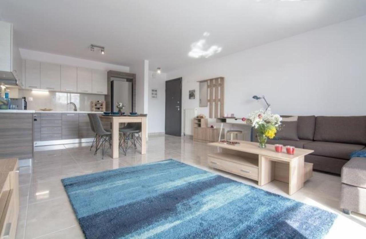 New Spacious Apartment Located In Piraeus Luaran gambar