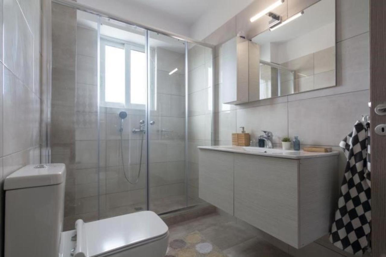 New Spacious Apartment Located In Piraeus Luaran gambar